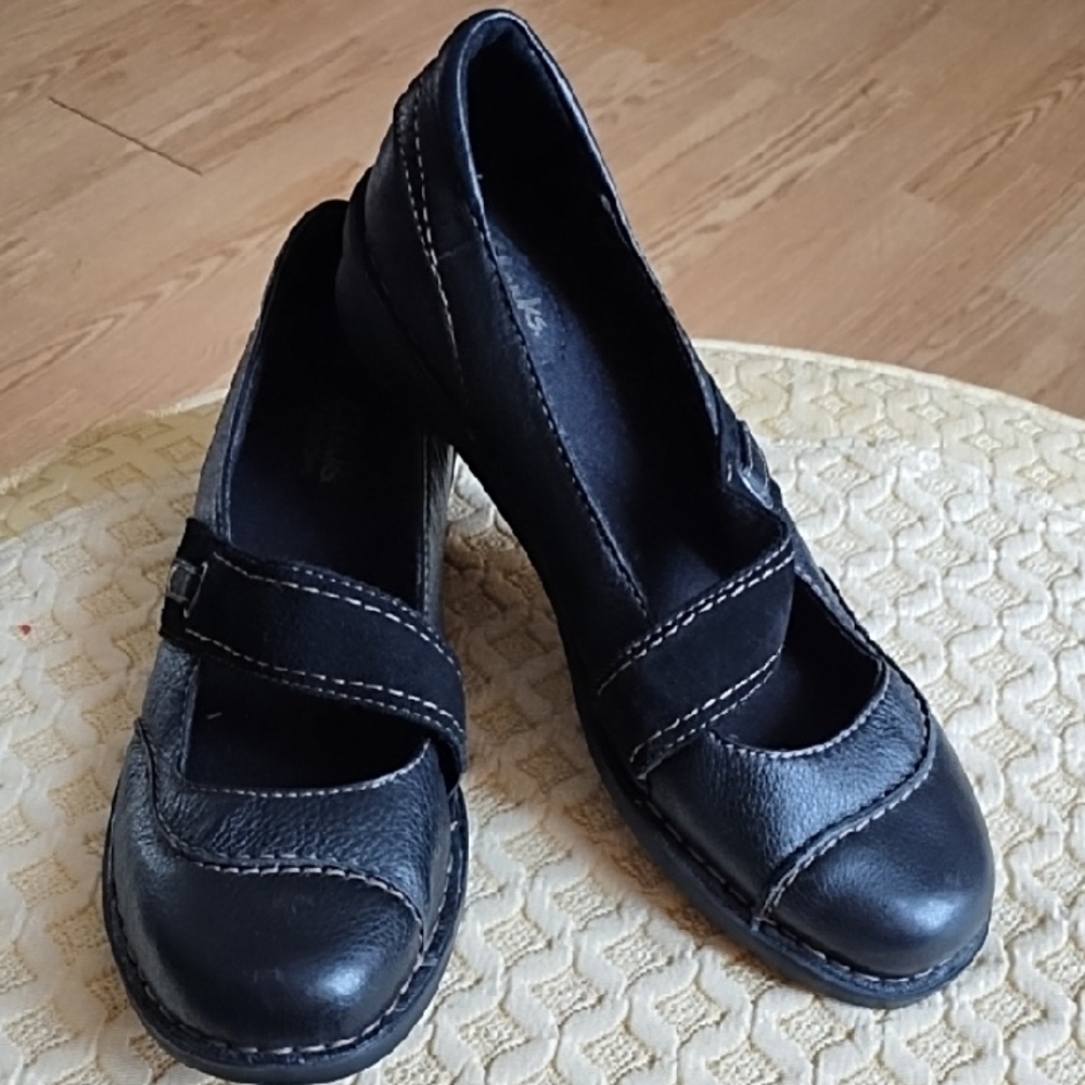 Clarks Leather Bendable Mary Jane's Size 10